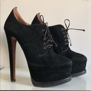 Alaia platform lace up suede pump